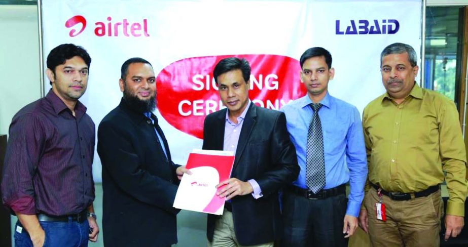 Airtel Bangladesh Limited and Labaid Group sign a corporate agreement to receive 'Cash Free Medical Services' at Airtel's head office in the city recently. Officials of both the companies were present.