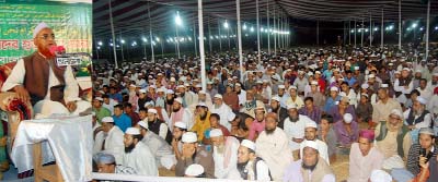 SYLHET: Renowned Islamic scholar Allama Nurul Islam Olipuri speaking at the first day of the three daylong Tafsirul Quran Mahfil as Chief Guest in Sylhet organised by Khademul Quran Parishad, Sylhet recently.