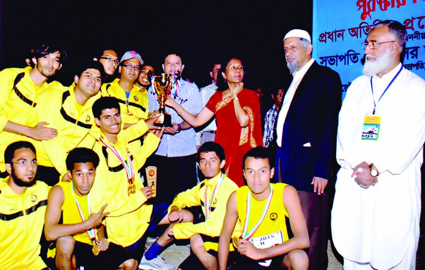 Vice-Chancellor of BUET Professor Khaleda Ekram handing over the championship trophy to Titumir Hall, which emerged the champions of the Annual Sports Competition of BUET at the University playground on Friday. Titumir Hall, the champions of the competiti