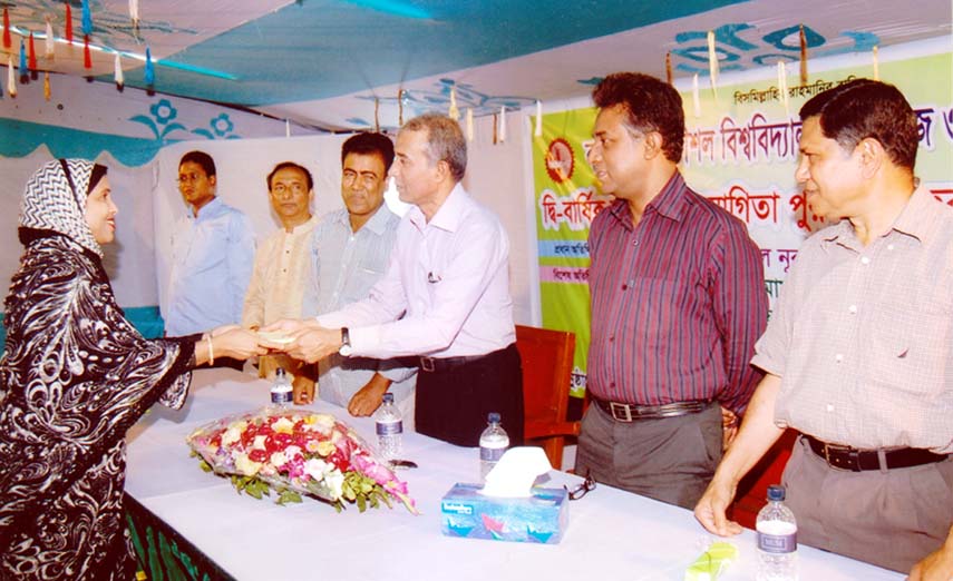 Prof Dr. Maglub Al Nur, Dean, Faculty of Mechanical Engineering, BUET handing over prize among the participants of biennial sports competition organized by BUET Employees Welfare Club on Sunday at the Club premises.