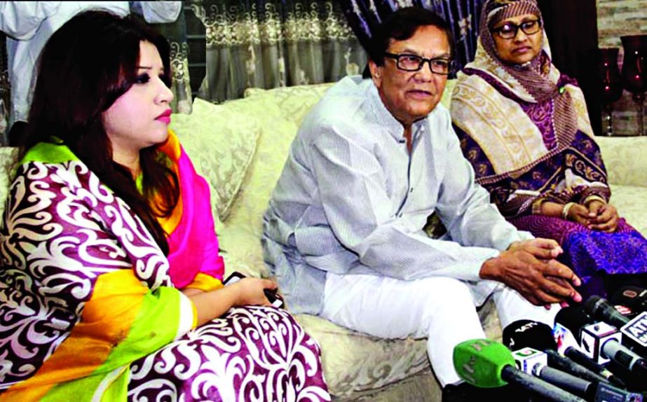 A delegation led-by BNP's Central Committee member Lt. General (rtd) Mahbubur Rahman went to Salahuddin's residence at Gulshan and expressed sympathy to his family on Friday.