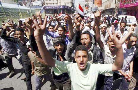 Anti-Huthi protesters demonstrate to show support for Yemen's President Abdu-Rabbu Mansour Hadi on Saturday.