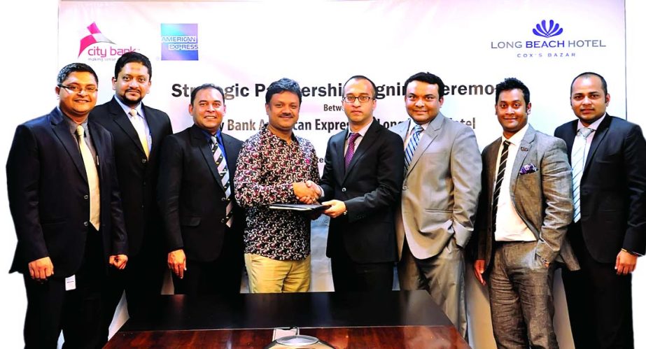 Mashrur Arefin, DMD and COO of City Bank Ltd and Abul Kalam Azad, Managing Director of Long Beach Hotel, sign an agreement on Sunday. Under this deal the bank's Platinum and Gold cardholders will avail 3 nights stay at the hotel by paying only for two ni