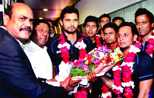 Tigers being received by fans and admirers on their return at HSIA on Sunday evening from Australia.