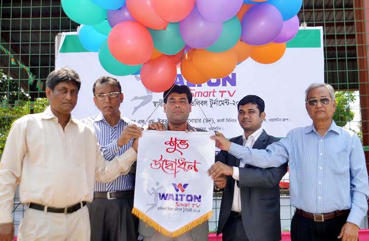 First Senior Additional Director of RB Group FM Iqbal Bin Anwar Dawn inaugurating the Walton Smart TV Independence Day Volleyball Tournament by releasing the balloons as the chief guest at the Dhaka Volleyball Stadium on Monday.