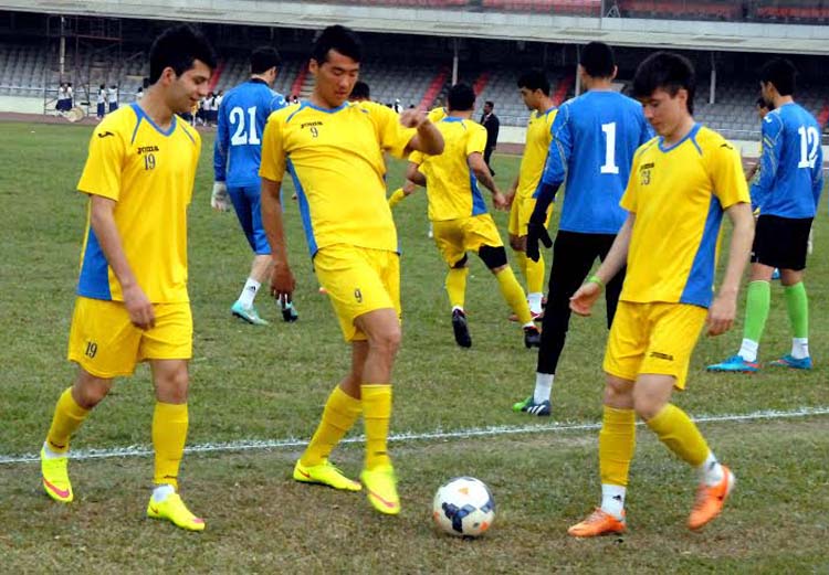 Players of Uzbekistan National Under-23 Football team during their practice session at the Bangabandhu National Stadium on Monday.