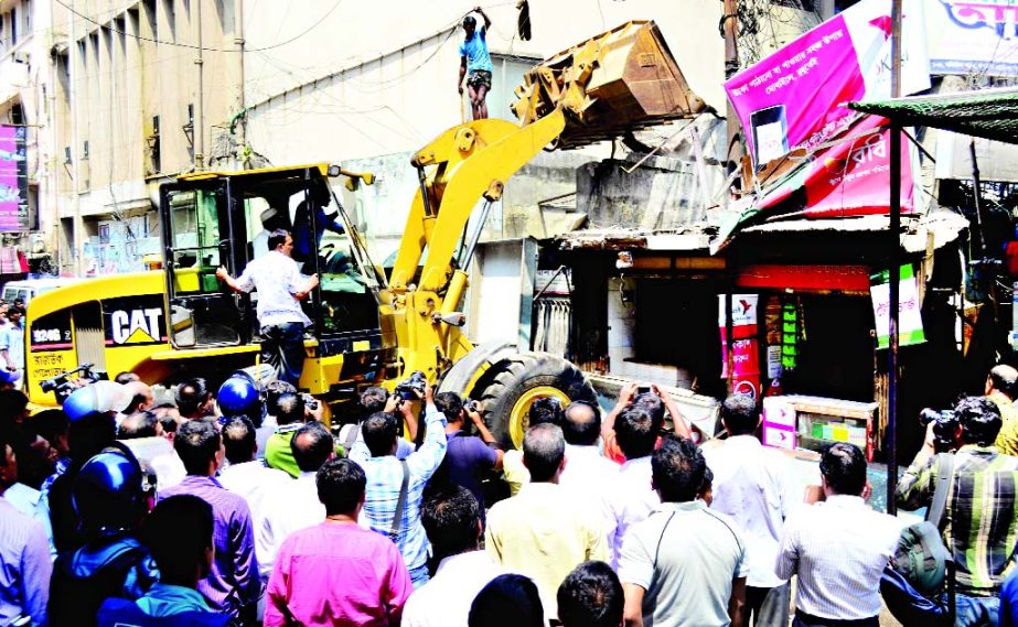 RAJUK demolishes illegal establishments in city's Motijheel area on Tuesday.