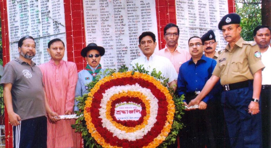General Manager of Bangladesh Railway (East) Md. Mozammel Hoque along with senior officials placing wreaths at Railway Central Shaheed Minar on the occasion of Independence Day on Thursday.
