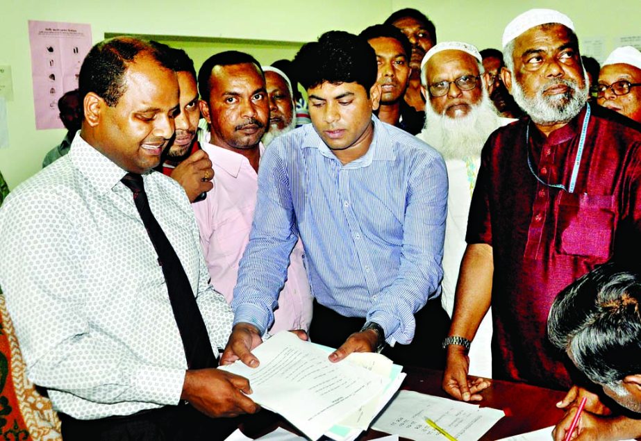 Hasibur Rahman, Councillor candidate submitted nomination paper for 26 City Ward of Dhaka South City Corporation at its office on Sunday.