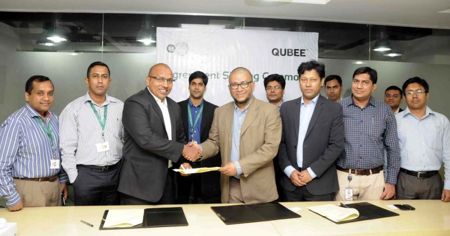 Darryll Sinnappa, Managing Director of edotco Bangladesh Ltd, an infrastructure service company and DS Faisal Hyder, CEO of Qubee, inks a deal at the latter's office in the city to extend network. High officials from the both companies were present.