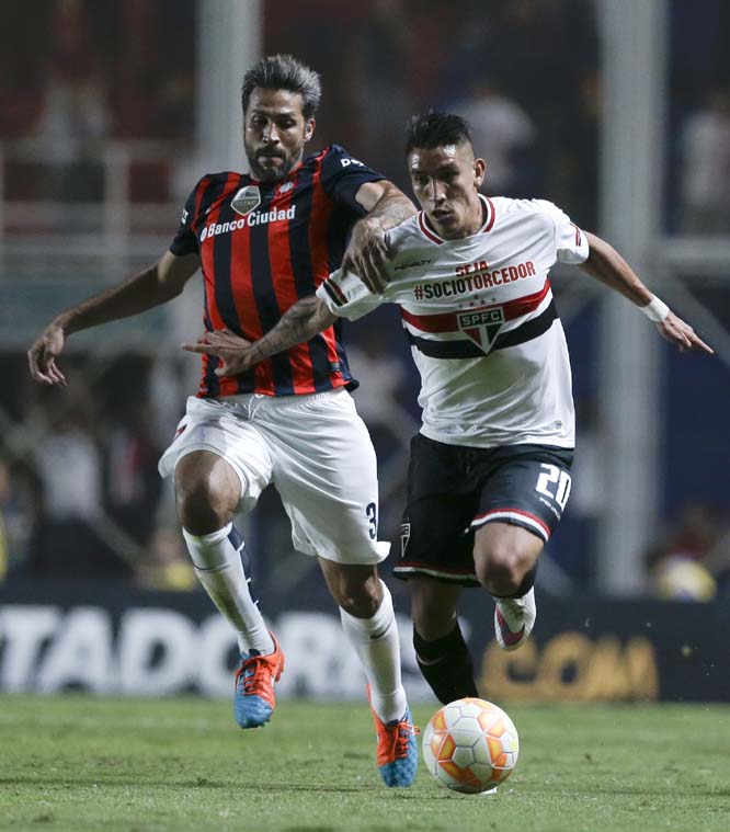Mario Yepes of Argentina's San Lorenzo (left) fights for the ball with Ricardo Centurion of Brazil's Sao Paulo FC during a Copa Libertadores soccer match in Buenos Aires, Argentina on Wednesday.
