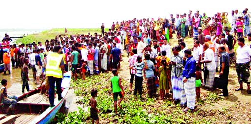 Relatives of victims along with people rush on the bank of Meghna River as trawler capsizes with 75 passengers at Munshiganj in Gazaria on Wednesday night. Rescue operation continues. Banglar Chokh