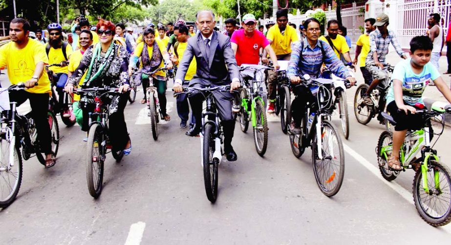 Bangladesh Cycle Lane Bastobayon Parishad organized a rally from in front of Central Shahid Minar in city marking the Cycle Lane Day' on Friday. DU VC AAMS Arefin Siddique led the rally.