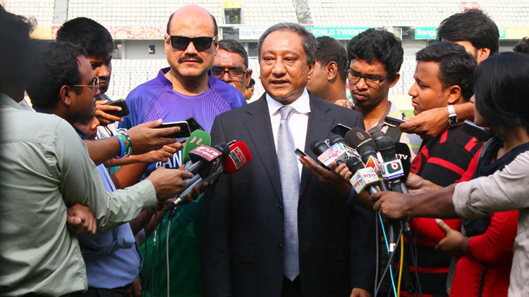 President of BCB Nazmul Hassan Papon speaking to the newsmen at his cityâ€™s residence on Friday.