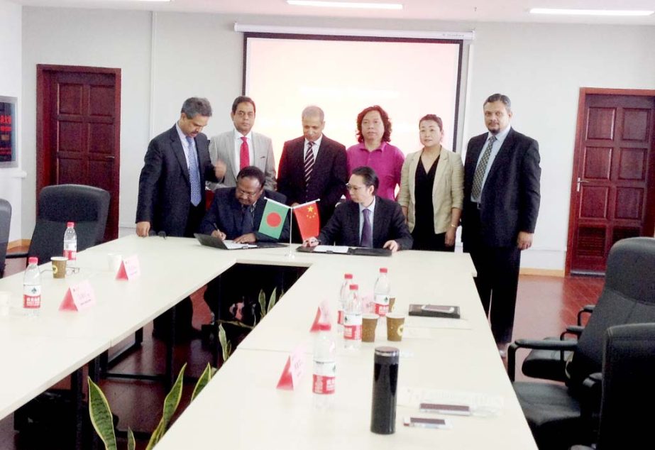 Tipu Munshi, MP and Ex President of BGMEA, Member of the Board of Trustees of BUFT and Prof Wei Yiliang, President, Wuhan Textile University are seen signing the MoU on last Wednesday at the President office of Wuhan Textile University.