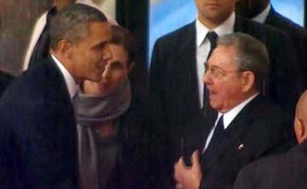 US President Barack Obama holding talks with Cuban President Raul Castro in South Africa. AP file photo