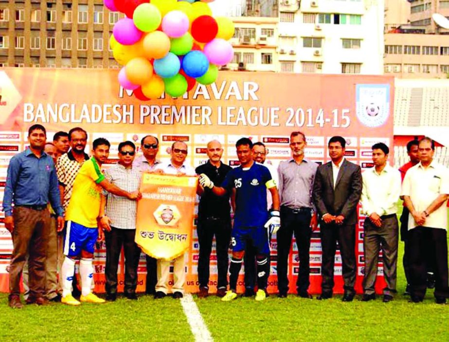 State Minister for Youth and Sports Biren Sikder inaugurating the Manyavar Bangladesh Premier League by releasing the balloons as the chief guest at the Bangabandhu National Stadium on Tuesday.