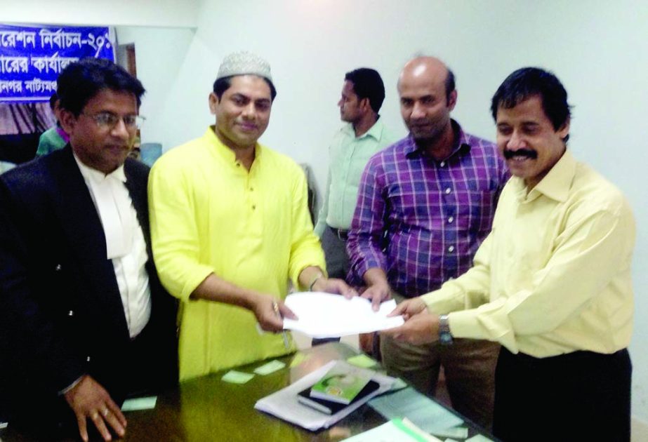 Councillor candidate of 26 No Ward of Dhaka South City Corporation Hasibur Rahman Manik taking his documents from an election official on Thursday after declaration his candidature valid by the High Court.