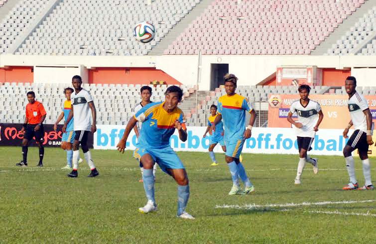 An action from the football match of the Manyavar Bangladesh Premier League between Dhaka Mohammedan Sporting Club Limited and Ctg Abahani Limited at the Bangabandhu National Stadium on Thursday.