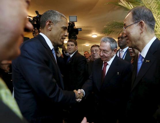 U.S. President Barack Obama (L) and his Cuban counterpart Raul Castro shake hands as U.N. Secretary General Ban Ki-moon (R) looks on, before the inauguration of the VII Summit of the Americas in Panama City April 10, 2015. ReutersPanama PresidencyHando