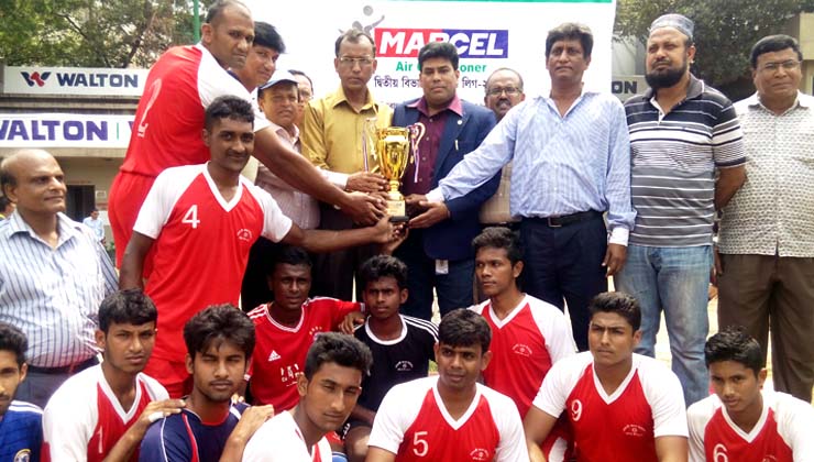 Players of Sonali Bank Recreation Club pose for photo with the trophy along with guests at Dhaka Volleyball Stadium on Monday.