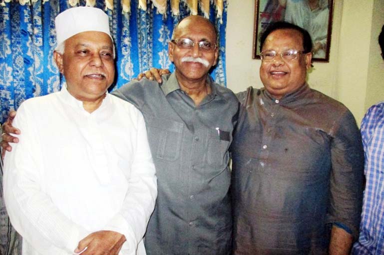 Kalyan Party chief Syed Md. Ibrahim and JP -backed Solaiman Alam Sheth met with AL-backed candidate M Manzoor Alam at his residence in the city yesterday.