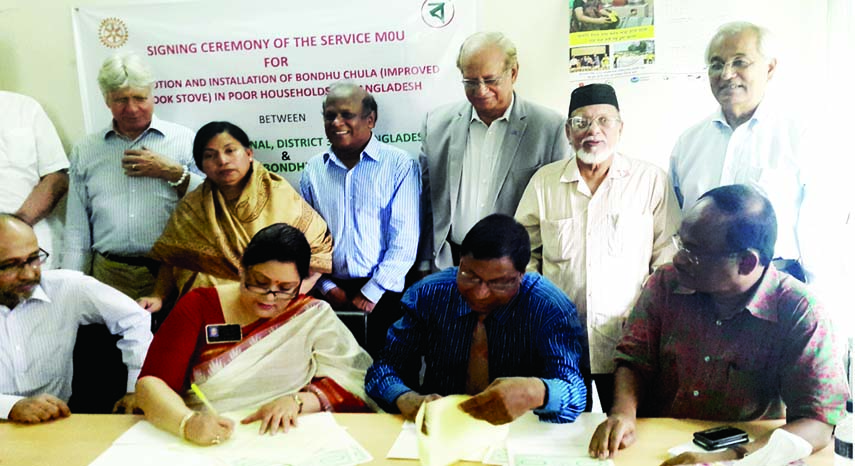 Rotary District Governor Safina Rahman and Dr M Khaleq-uz-Zaman, Senior Advisor, GIZ Bangladesh signed the agreement on behalf of the respective organizations at GIZ Office premises in Lalmatia on Thursday.