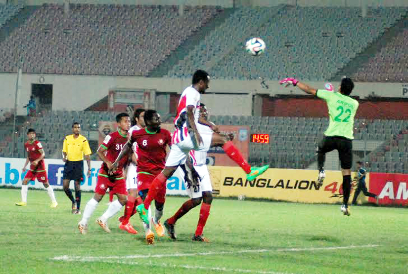 An exciting moment of the football match of the Manyavar Bangladesh Premier League between Muktijoddha Sangsad Krira Chakra and Team BJMC at the Bangabandhu National Stadium on Thursday. Muktijoddha won the match 3-0.