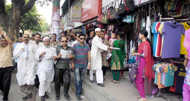 39 No Ward Awami League campaigning in favour of AL-backed candidate AZM Nasir Uddin in the city .