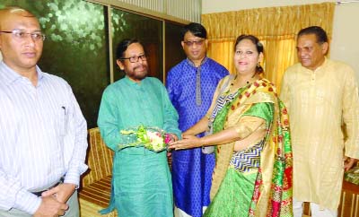 DINAJPUR: Cultural Affairs Minister Asaduzzaman MP being greeted by the leaders of Dinajpur Jatiya Mahila Sangstha at Dinajpur Circuit House on Thursday.