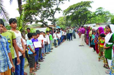 JESSORE: Students and villagers formed a human chain on Avoynagar-Monirampur road demanding arrest of the killers of meritorious student Shahed yesterday.