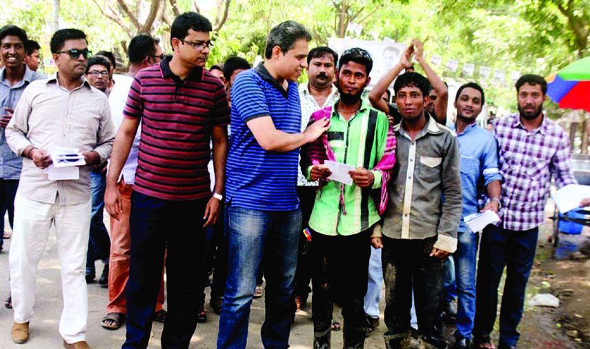 Mayoral candidate of Dhaka North City Corporation Mahi B Chowdhury at an electioneering at Rajlaxmi area in the city's Uttara on Saturday.