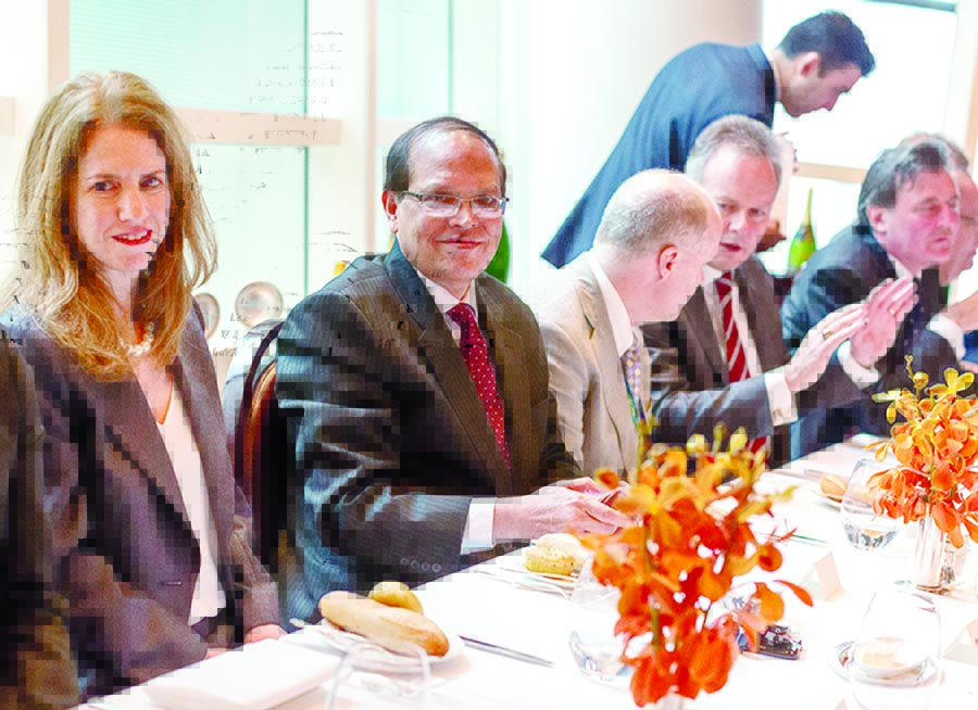 Bangladesh Bank Governor Dr Atiur Rahman, attending a luncheon meeting on Monetary Policy in the Americas, at Manhattan, USA on Monday. The Editor-in-Chief of Bloomberg, other Editors, and Governors from the Central Banks of Canada, Chile, Peru and Colomb