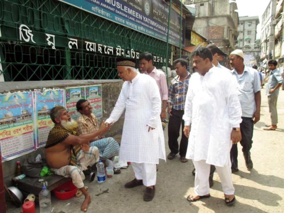 Alhaj M Monzoor Alam, BNP-backed mayor candidate at a election campaign at Kazr Druri yesterday.