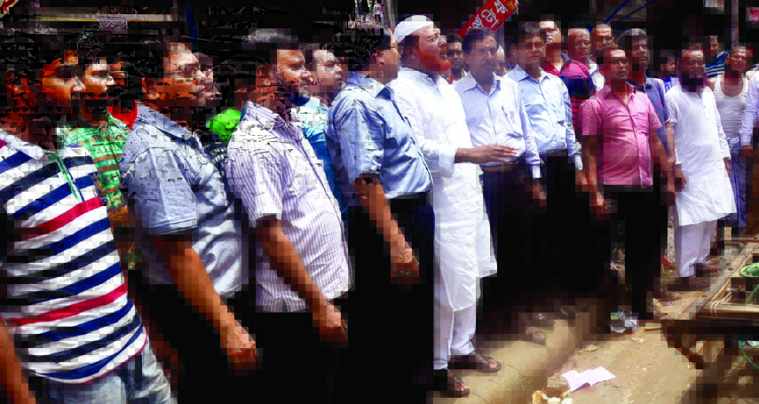 Drug traders of the city's Babubazar Medicine Market engaged in campaigning on Tuesday for the election of Bangladesh Chemist and Druggist Association.