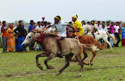 GOPALGANJ: A horse race was held at Talenga Village in Kotalipara Upazila recently.