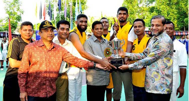 Members of the BNS Titumir team, the champions of the Bangladesh Navy Basketball Competition and the officials of Bangladesh Navy pose for a photo session at the BNS Titumir Base in Khulna on Sunday. ISPR photo