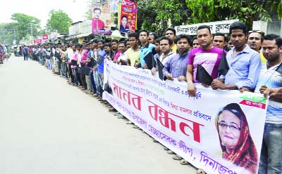 DINAJPUR: Members of Swechchhasebak League, Dinajpur City and Upazila Unit formed a human chain in front of Dinajpur Press Club demanding arrest the killers of two students of Hazi Mohammad Danesh Science and Technology University yesterday.