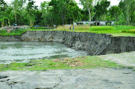 BOGRA: Mighty Jamuna River is about to engulf Koiya Gari Government Primary School anytime. This picture was taken from Bhanderbari area in Dhunot Upazila on Sunday.