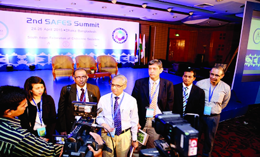 Distinguished persons of the South Asian Federation of Endocrine Societies (SAFES), an association of five national professional bodies in South Asia pose for photograph at its summit on 'The Dhaka Declaration-2015' in the city on Saturday.