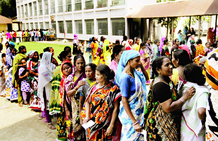 Voters wait in long queue to cast their votes in Dhaka South City Corporation poll. The snap was taken from the city's Narinda School on Tuesday.