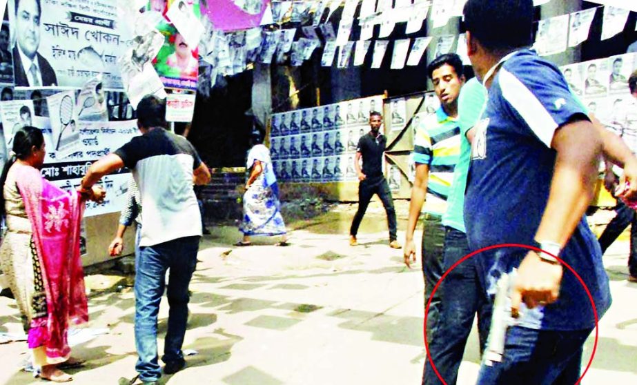 Panic-stricken voters started fleeing when armed cadres of ruling party-backed two rival councillor candidates were locked in a clash over maintaining supremacy at Bulbul Lalitakola Academy polling centre. A cadre is seen with firearms in his hand at the