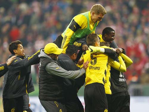 Dortmund's players celebrate after winning the penalty shootout during the German soccer cup (DFB Pokal) semifinal match between FC Bayern Munich and Borussia Dortmund at the Allianz Arena in Munich, Germany on Tuesday.