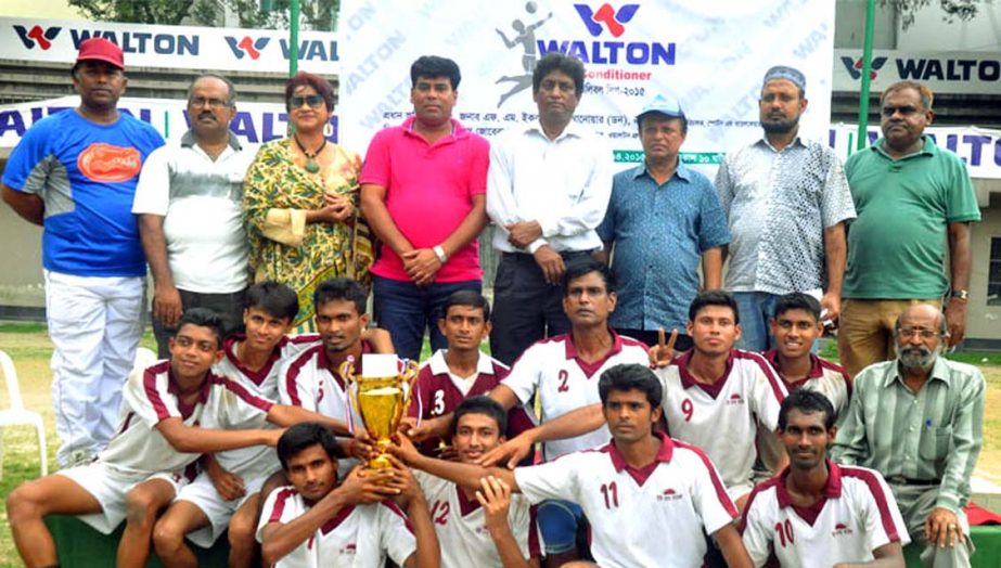 Members of East End Boys Club, the champions of the Walton Air Conditioner Dhaka Metropolis First Division Volleyball League with the officials of Walton and the officials of Bangladesh Volleyball Federation pose for a photo session at the Dhaka Volleybal