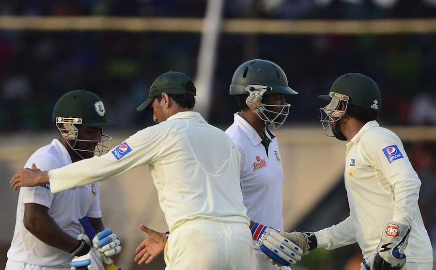 Bangladesh cricketer Imrul Kayes shakes hands with Pakistan's Younis Khan (2L) and Bangladesh's Tamiam Iqbal (2R) and Pakistan's Sarfraz Ahmed (R) shake hands during the fourth day of the first cricket Test match between Bangladesh and Pakistan at the