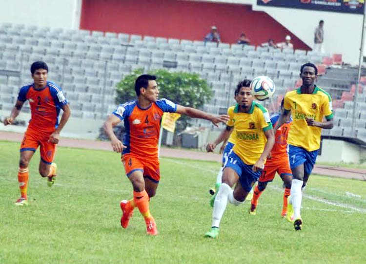 A scene from the football match of the Manyavar Bangladesh Premier League between Sheikh Jamal Dhanmondi Club and Brothers Union Limited at the Bangabandhu National Stadium on Saturday.