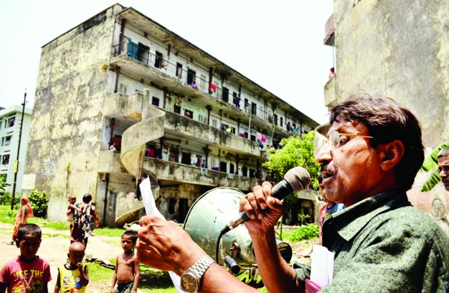 Dwellers living at AGB colony in cityâ€™s Motijheel area have been asked to vacate their houses as Works Ministry has decided to dismantle those quake-risk buildings.