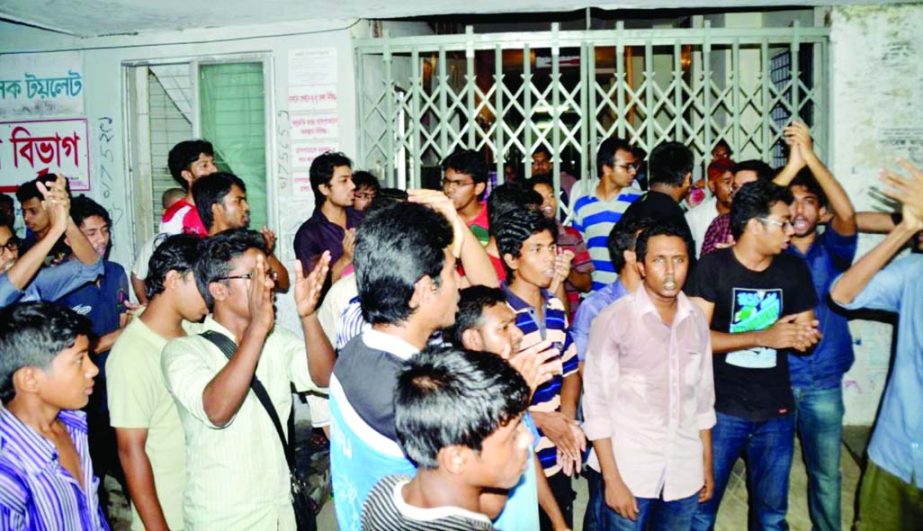 BARISAL: Patients and people demonstrating at the Emergency gate at Barisal Sher-e- Bangla Medical College and Hospital (SBMCH) as the gate was locked following a clash between two rival groups of BCL on Tuesday night.