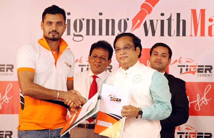 Captain of Bangladesh National Cricket (ODI) team Mashrafe Bin Mortaza (left) shaking hands with Managing Director of Madina Cement Industries Limited Haji Md Salim at The Daily Star Center in the city on Thursday.