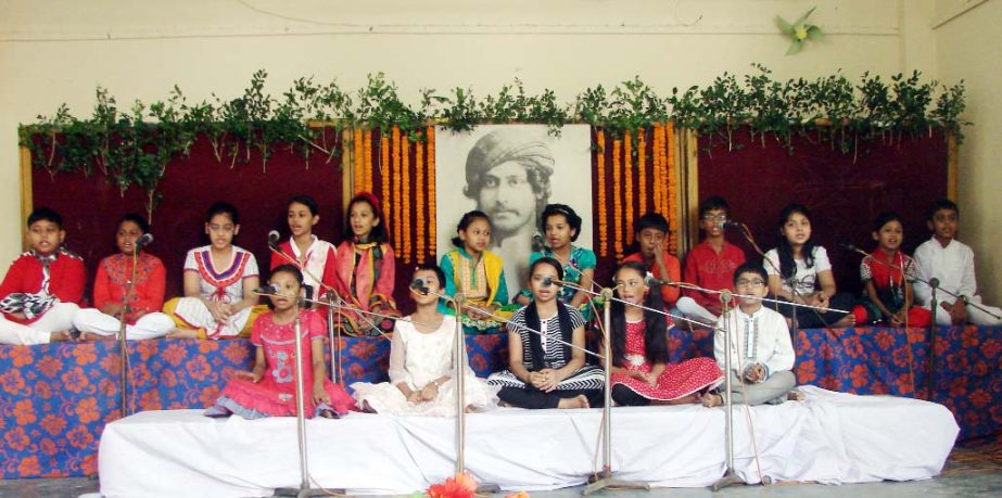 Participants at a cultural programme to mark the 154th birth anniversary of Rabindranath Tagore organised by Fulkir Sonatori at Chittagong yesterday.